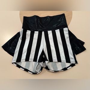 Coquetry Clothing Black & White Stripe Ruffle Rump Shorts - Adult Small